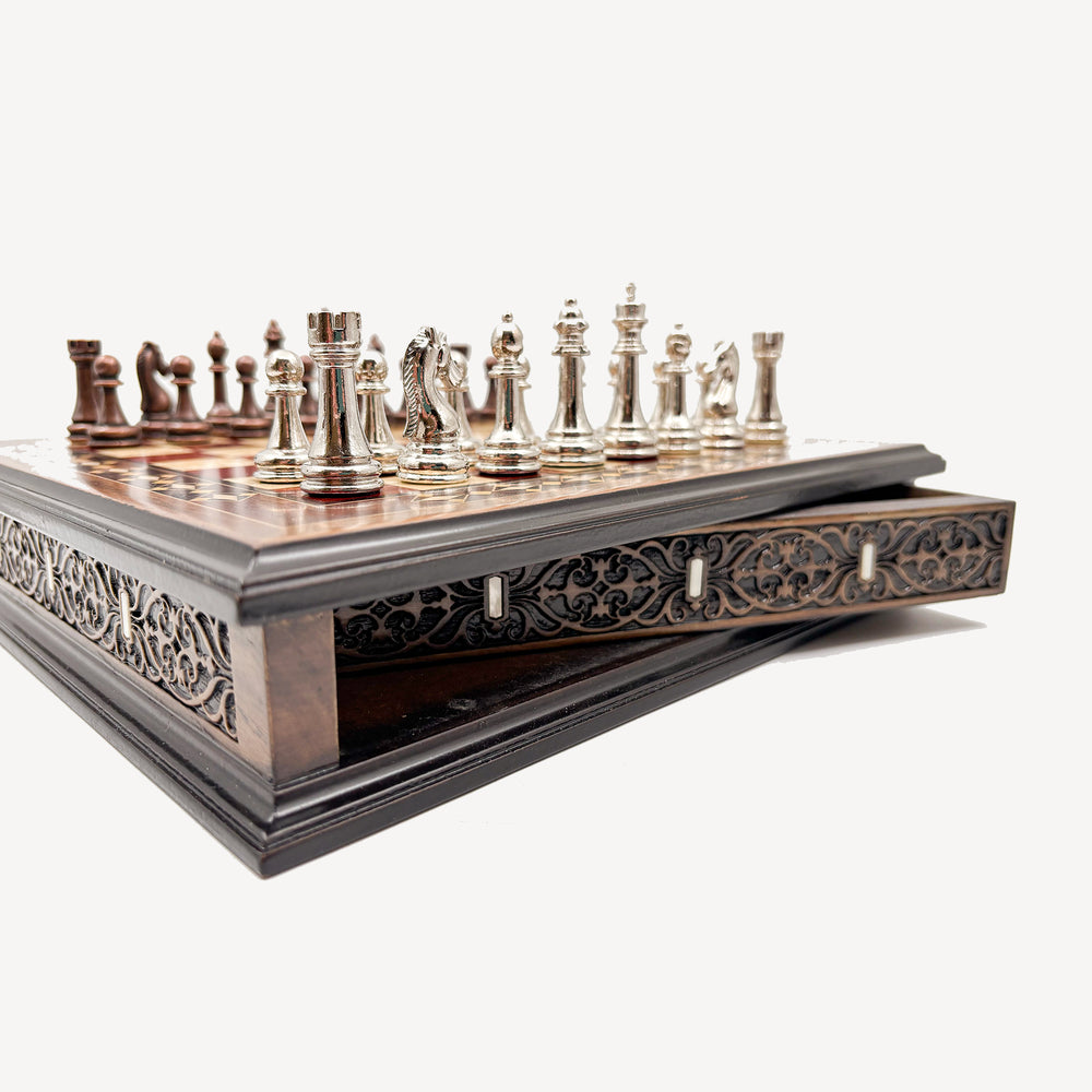 Round Handcrafted Chess Board – Metal Pieces