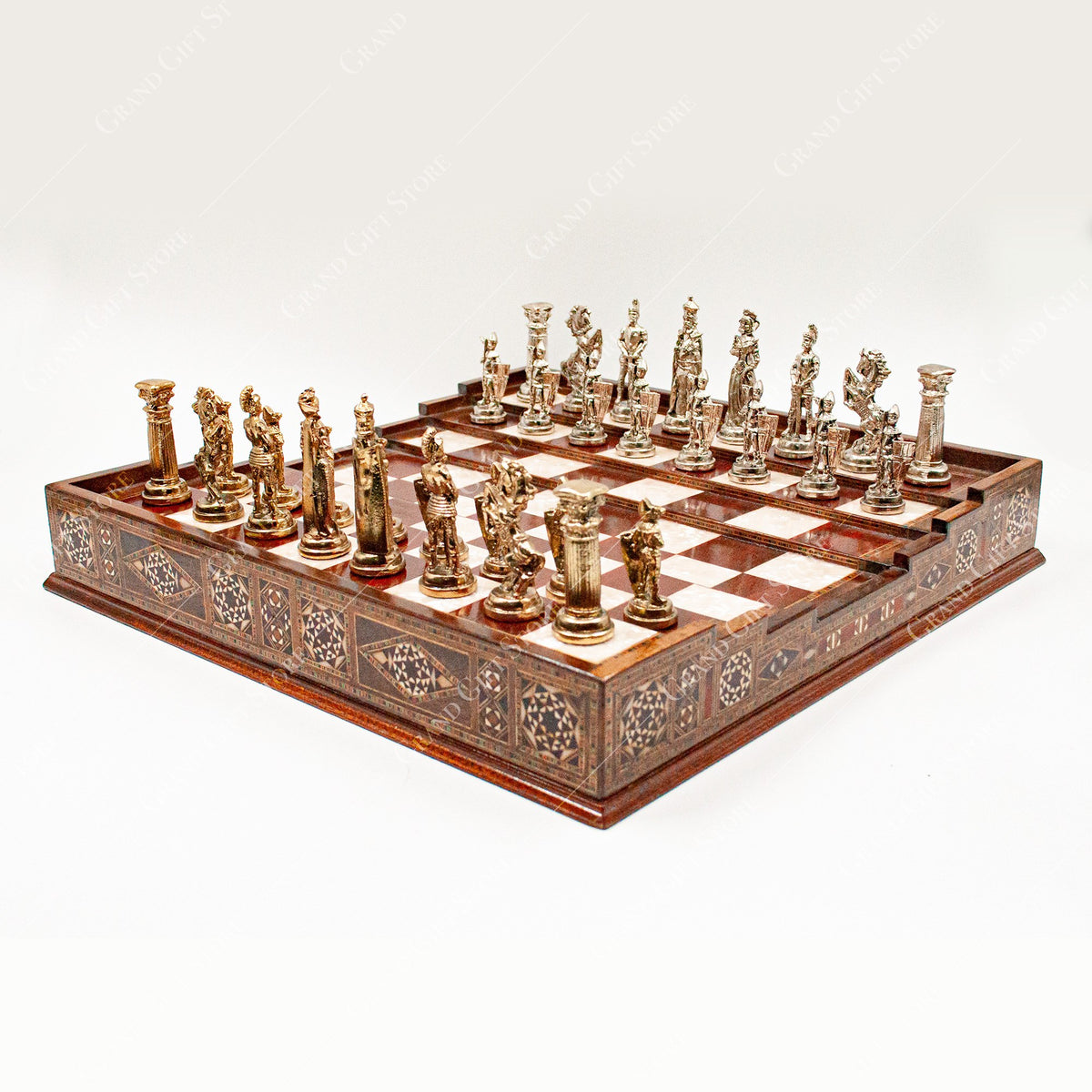Arena chess set with Roman metal pieces