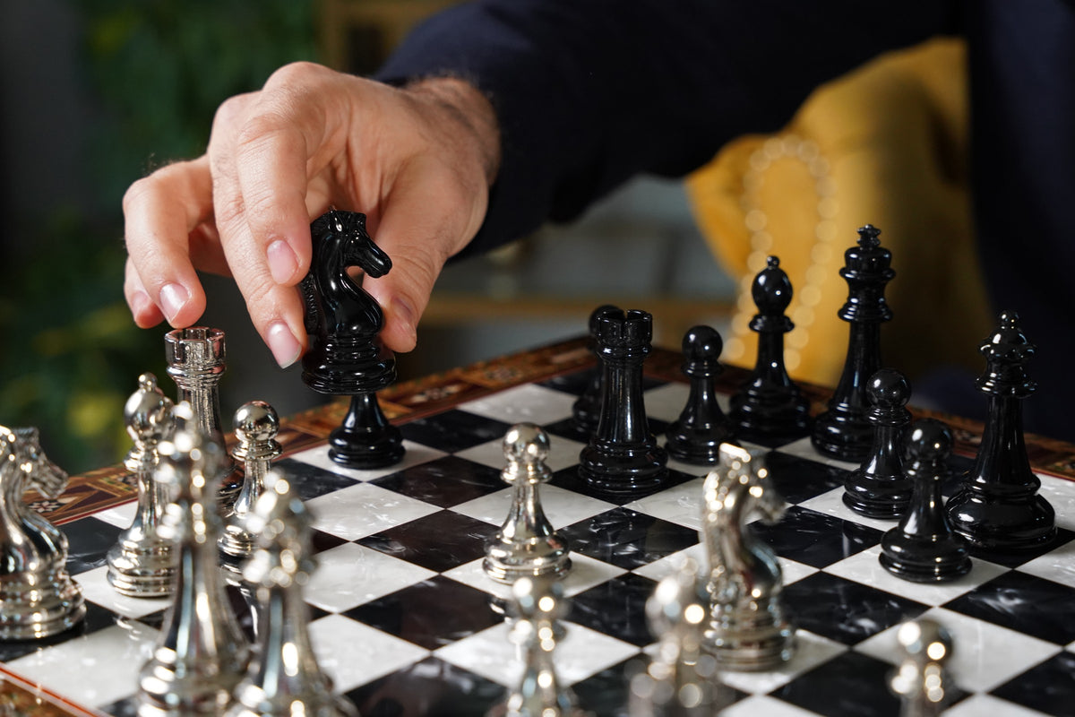 Playing on the Classic metal chess set, black and silver pieces
